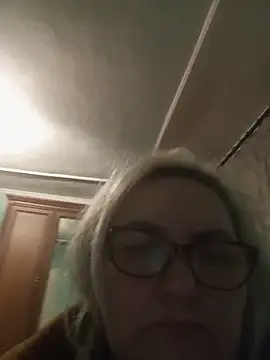 AureliaSky598 online show from May 17, 8:31 pm