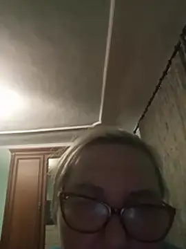 AureliaSky598 online show from May 21, 6:16 pm