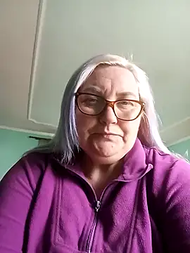 AureliaSky598 online show from April 20, 9:23 am