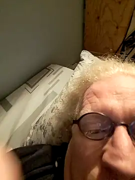 ChrisMtl83 online show from April 23, 6:31 am