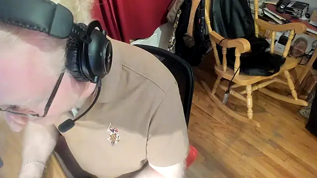 ChrisMtl83 online show from April 10, 1:23 am