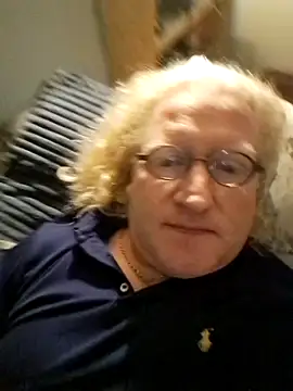 ChrisMtl83 online show from April 8, 4:47 am