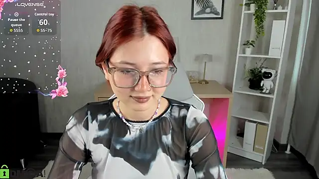 Snapshot of Lessi_Panic chatting on June 20, 12:48 am Lessi Panic online show from June 20, 12:48 am