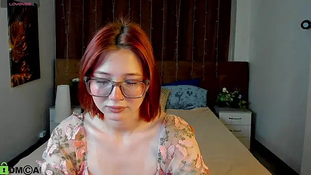 Snapshot of Lessi_Panic chatting on July 13, 12:43 am Lessi Panic online show from July 13, 12:43 am