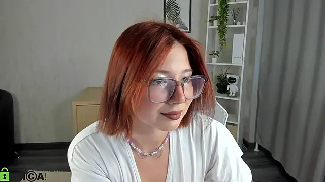 Snapshot of Lessi_Panic chatting on June 22, 1:00 am Lessi Panic online show from June 22, 1:00 am