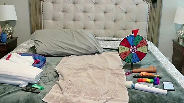 Farrah Fantasy online show from May 4, 3:59 pm