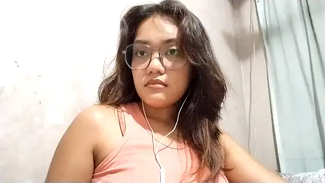 OliviaCarchi online show from April 17, 12:30 pm