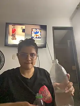 Snapshot of foxy_gigi chatting on April 10, 2:29 am foxy gigi online show from April 10, 2:29 am