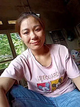 Snapshot of mia0033 chatting on May 7, 8:17 am mia0033 online show from May 7, 8:17 am