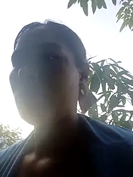 Snapshot of mia0033 chatting on May 16, 10:36 am mia0033 online show from May 16, 10:36 am