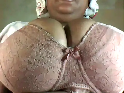 megaboobsqueen online show from May 25, 6:28 pm