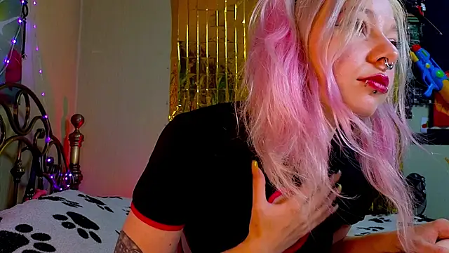 Snapshot of Sansarella chatting on September 12, 6:18 pm Sansarella online show from September 12, 6:18 pm