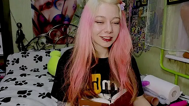 Snapshot of Sansarella chatting on March 22, 5:09 pm Sansarella online show from March 22, 5:09 pm