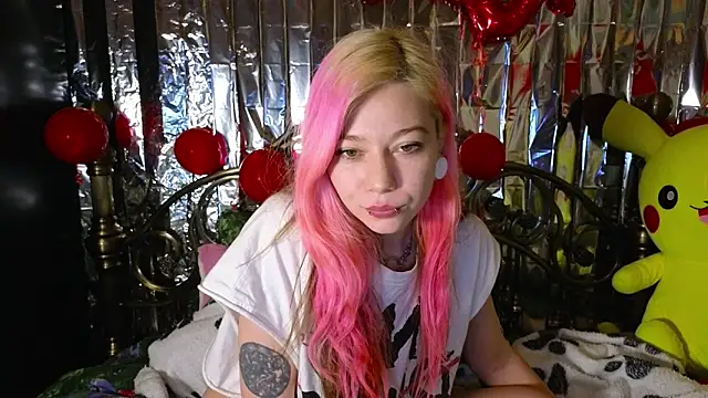 Snapshot of Sansarella chatting on February 19, 3:17 am Sansarella online show from February 19, 3:17 am