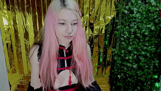 Snapshot of Sansarella chatting on March 12, 8:09 pm Sansarella online show from March 12, 8:09 pm