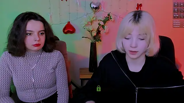 mia mooon  online show from April 15, 9:48 am