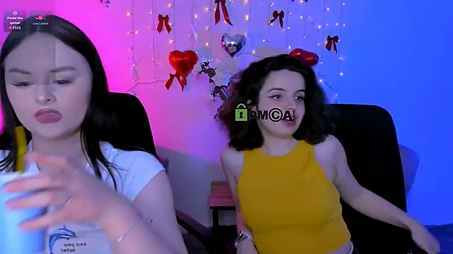 mia mooon  online show from May 15, 9:40 am