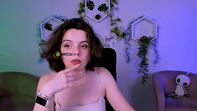 Snapshot of mia_mooon_ chatting on July 7, 11:03 am mia mooon online show from July 7, 11:03 am