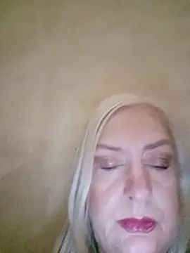 Julia20X online show from May 28, 11:27 am