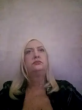 Snapshot of Julia20X chatting on April 8, 6:42 pm Julia20X online show from April 8, 6:42 pm