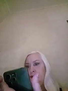 Julia20X online show from June 4, 2:11 pm
