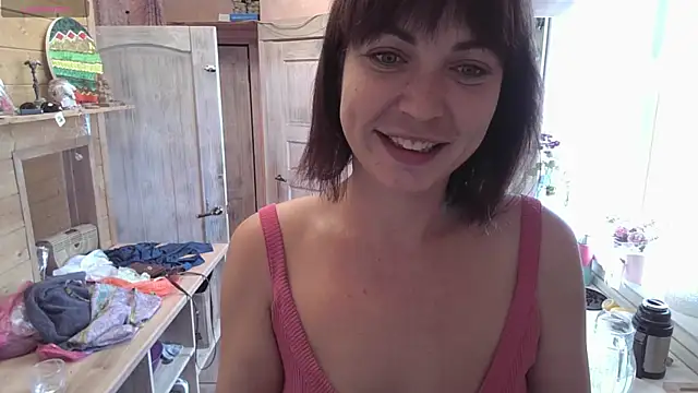 Snapshot of Allice_Honey chatting on June 28, 5:47 am Allice Honey online show from June 28, 5:47 am