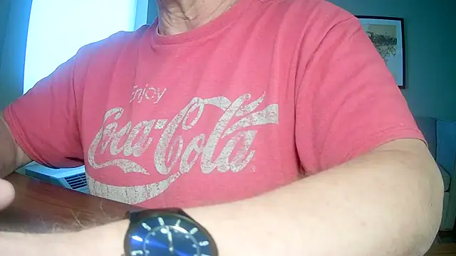 ilundercover online show from April 8, 11:33 am