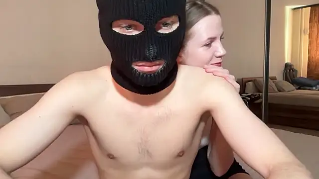 HotBabyCouple  online show from April 17, 8:17 am