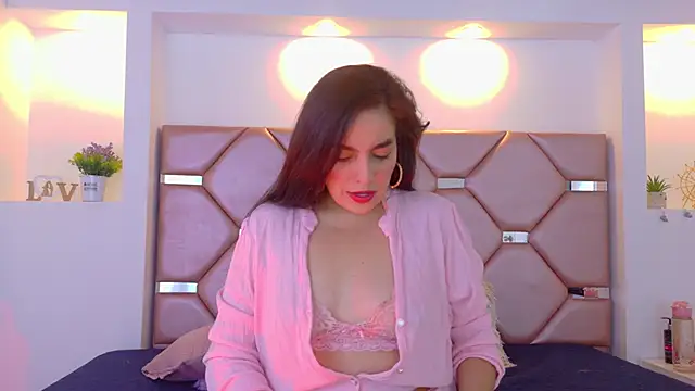 Snapshot of miiaa_collins_ chatting on April 14, 10:42 am miiaa collins online show from April 14, 10:42 am