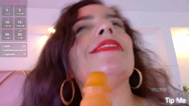 Snapshot of miiaa_collins_ chatting on April 19, 6:10 pm miiaa collins online show from April 19, 6:10 pm