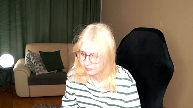 Lily Spark  online show from May 29, 1:33 am