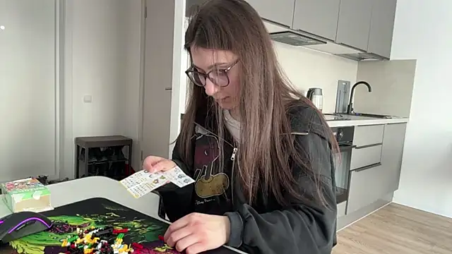 Eileen Wagner online show from April 22, 2:02 pm