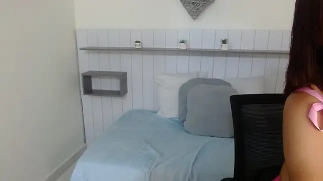 Scarleth Ross online show from April 8, 4:52 pm