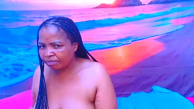 GoldenLuxeLady online show from June 3, 11:55 am