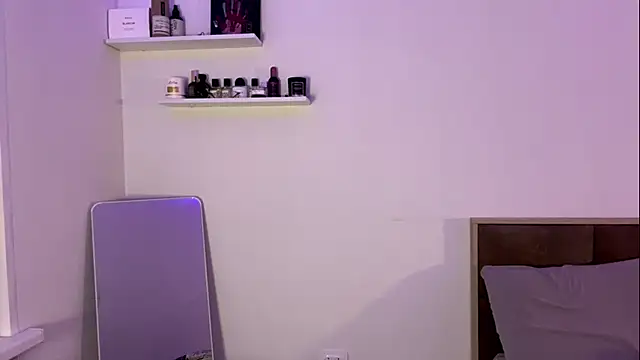 SophieLaine online show from April 18, 7:07 pm