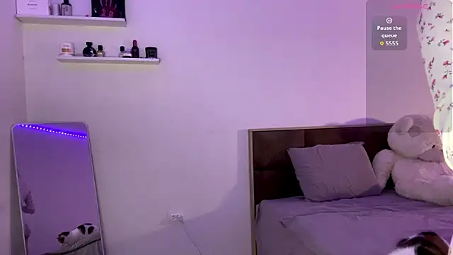 SophieLaine online show from April 29, 6:03 pm
