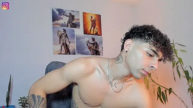 Snapshot of Alex_zt7 chatting on June 20, 5:18 pm Alex zt7 online show from June 20, 5:18 pm