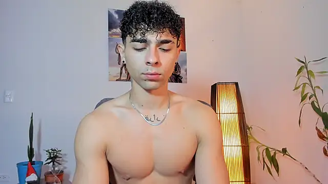 Snapshot of Alex_zt7 chatting on June 9, 1:12 pm Alex zt7 online show from June 9, 1:12 pm
