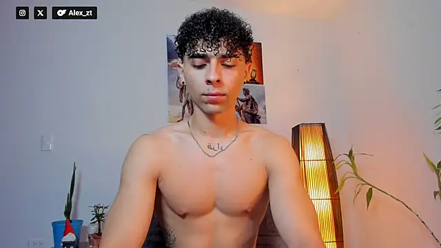 Snapshot of Alex_zt7 chatting on July 18, 3:31 pm Alex zt7 online show from July 18, 3:31 pm