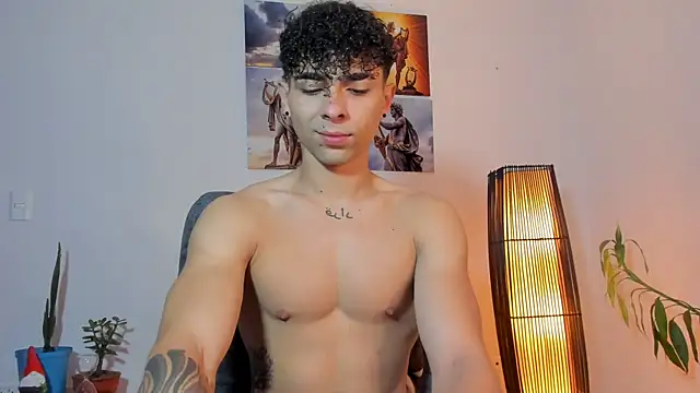 Snapshot of Alex_zt7 chatting on June 25, 4:45 pm Alex zt7 online show from June 25, 4:45 pm