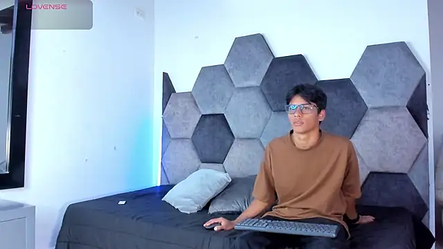 LiamKron online show from April 9, 11:38 am