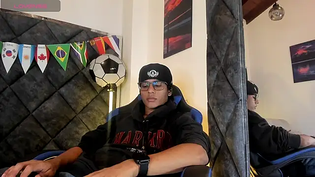 Snapshot of LiamKron chatting on June 27, 12:22 pm LiamKron online show from June 27, 12:22 pm