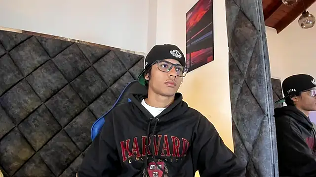 Snapshot of LiamKron chatting on July 3, 9:49 am LiamKron online show from July 3, 9:49 am