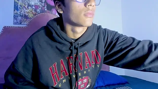 Snapshot of LiamKron chatting on April 19, 11:22 am LiamKron online show from April 19, 11:22 am