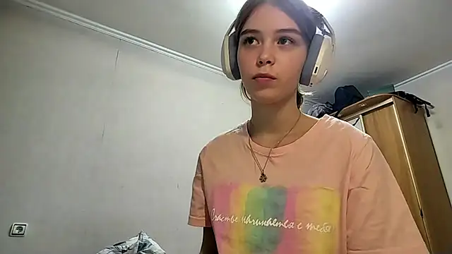 Snapshot of HebrewRiding chatting on April 10, 9:49 am HebrewRiding online show from April 10, 9:49 am