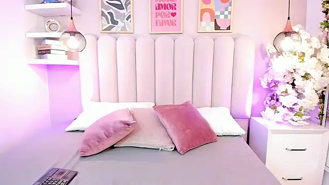 Madie amoretti online show from April 14, 12:21 pm