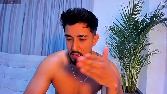 Snapshot of alangreek1 chatting on July 12, 12:00 am alangreek1 online show from July 12, 12:00 am