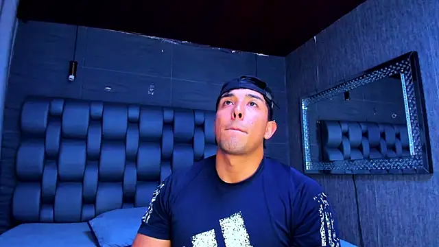 alangreek1 online show from April 20, 11:28 pm
