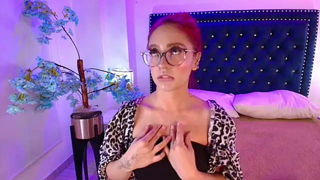 Amelie adams online show from May 13, 11:17 am