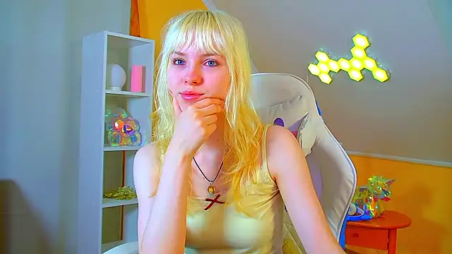 Snapshot of HannahHollis chatting on July 15, 6:09 am HannahHollis online show from July 15, 6:09 am